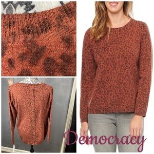 DEMOCRACY
Long Sleeve Back Placket Sweater Wine